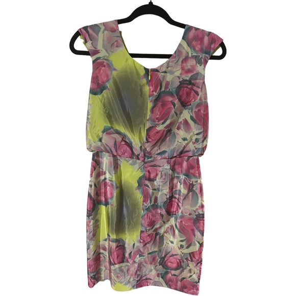 A gorgeous dress by Jessica Simpson in size 2 - Picture 8 of 9